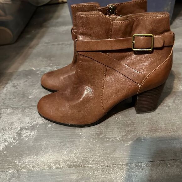 Cole Haan EUC Booties Size 9.5 - Picture 1 of 4